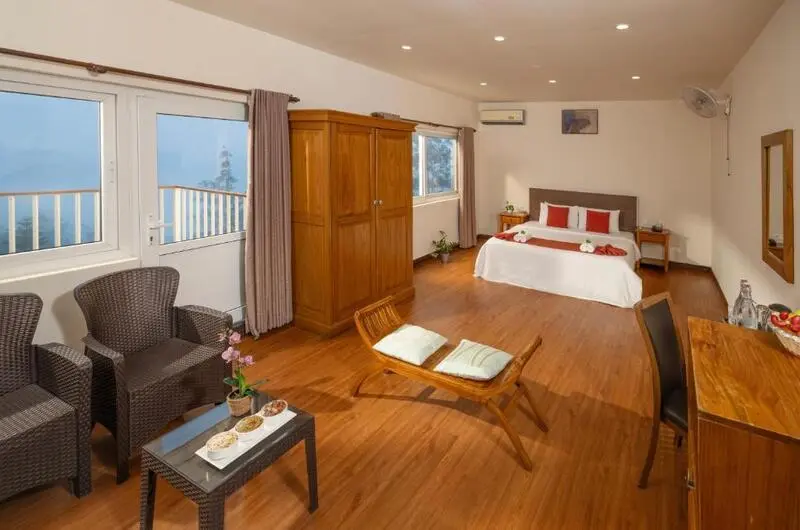 Luxury resort bedroom with seating area and scenic mountain views at Winter Vale Green Stay