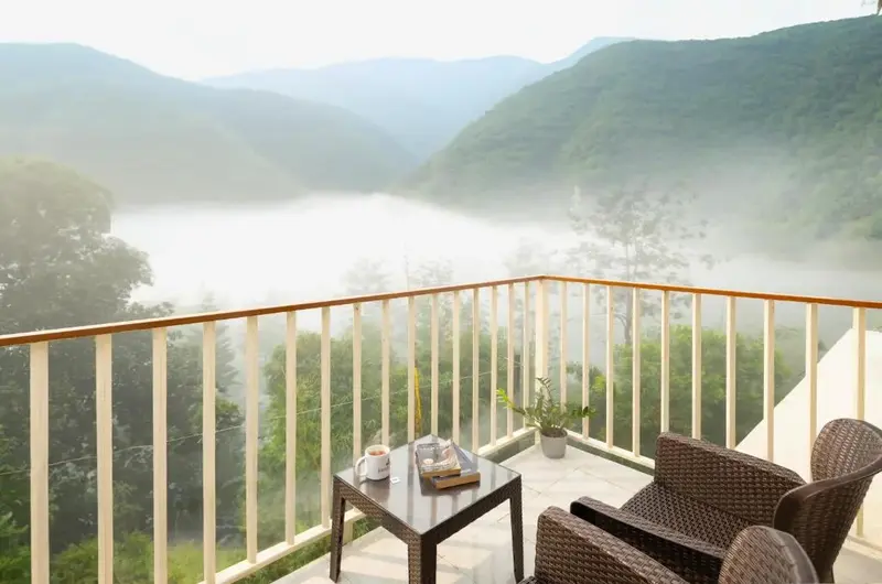 Private balcony seating with scenic valley view at Winter Vale Green Stay