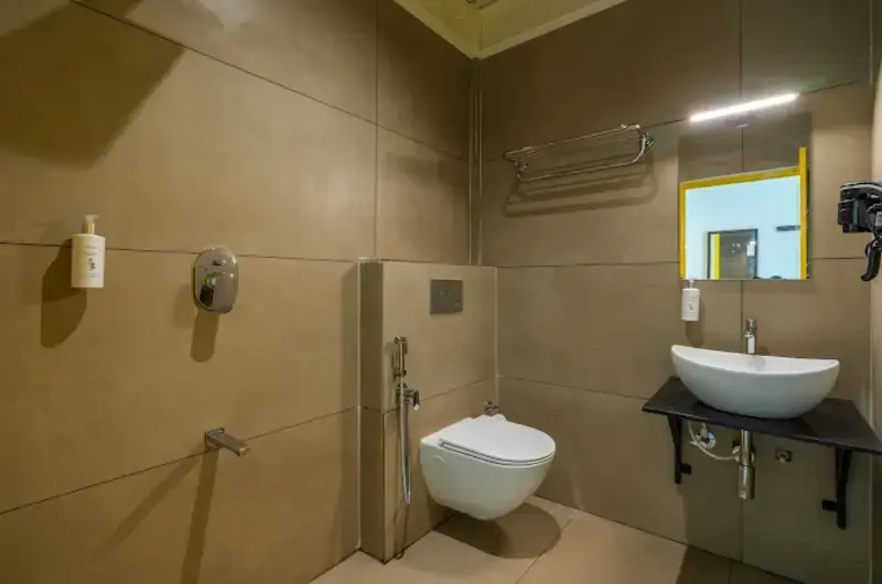 Clean and contemporary luxury villa restroom design at a Vagamon resort.