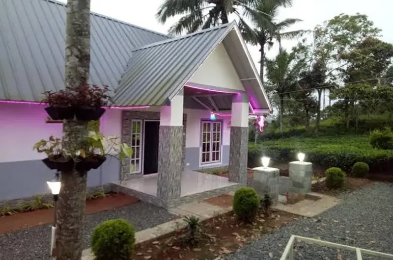 Cozy cottage villa facade featuring verandah porch entrance and gravel yard at Eagle Rock Holiday Villas
