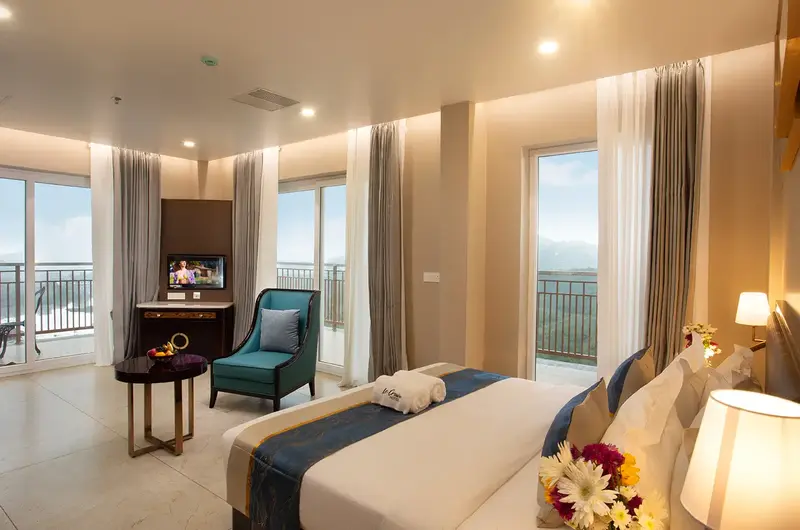 Cozy hotel suite bedroom with double bed and warm ambient lighting at Le Crown Hotel Vagamon