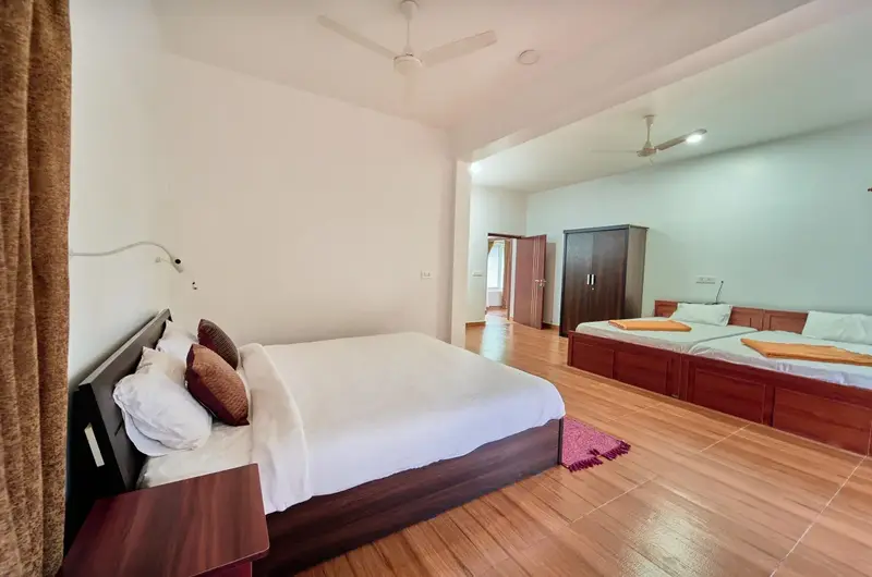 Cozy deluxe bedroom with mountain view at Priyas Villa Vagamon