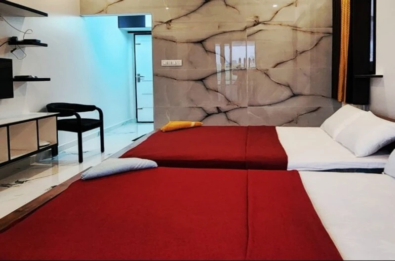 Comfortable twin bedroom setup for family stay at Rock Lake Villa